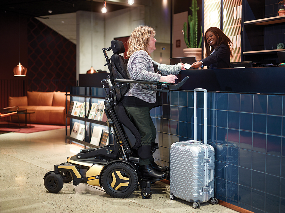 F5 Corpus VS_woman_hotel reception_01_WEB F5 Corpus VS_woman_hotel reception_01_WEB
