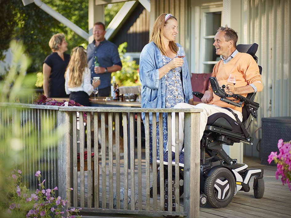 F5 Corpus_man_friends on porch_01_WEB F5 Corpus_man_friends on porch_01_WEB