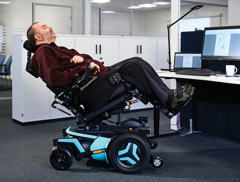 F5 Corpus_man_recline office_01_WEB F5 Corpus_man_recline office_01_WEB
