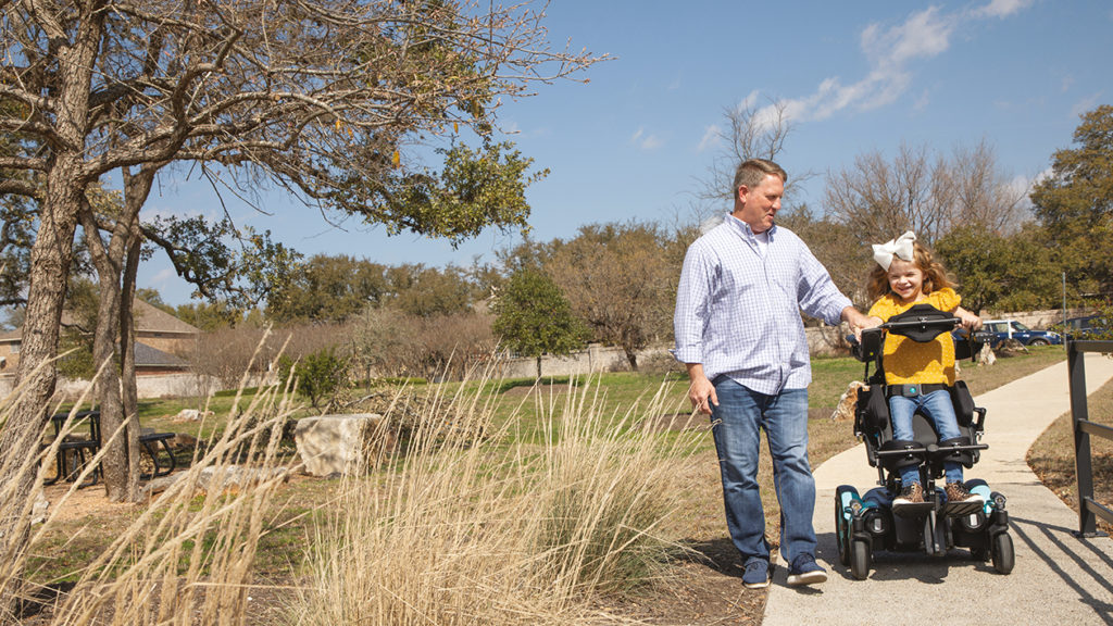 MCorpusVS_girl_dad_walking_01_WEB MCorpusVS_girl_dad_walking_01_WEB